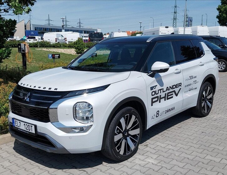 Mitsubishi Outlander 1