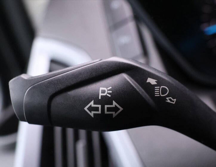 Ford Tourneo Custom MPV 2,2 l 114 kw