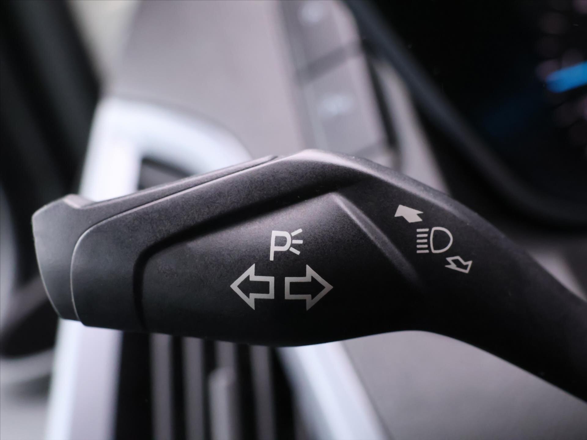 Ford Tourneo Custom MPV 2,2 l 114 kw