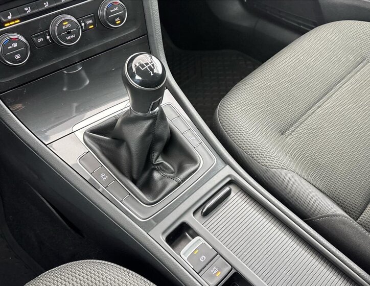 Volkswagen Golf Kombi 1,5 l 96 kw