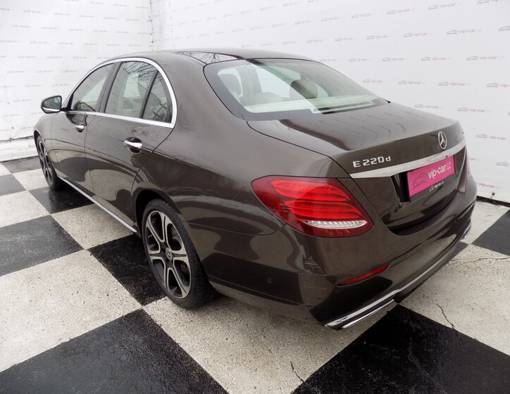 Mercedes-Benz Třídy E Sedan 2,0 l 143 kw