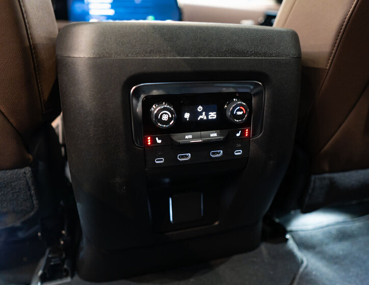 Chevrolet Suburban SUV / Terénní 6,2 l 313 kw