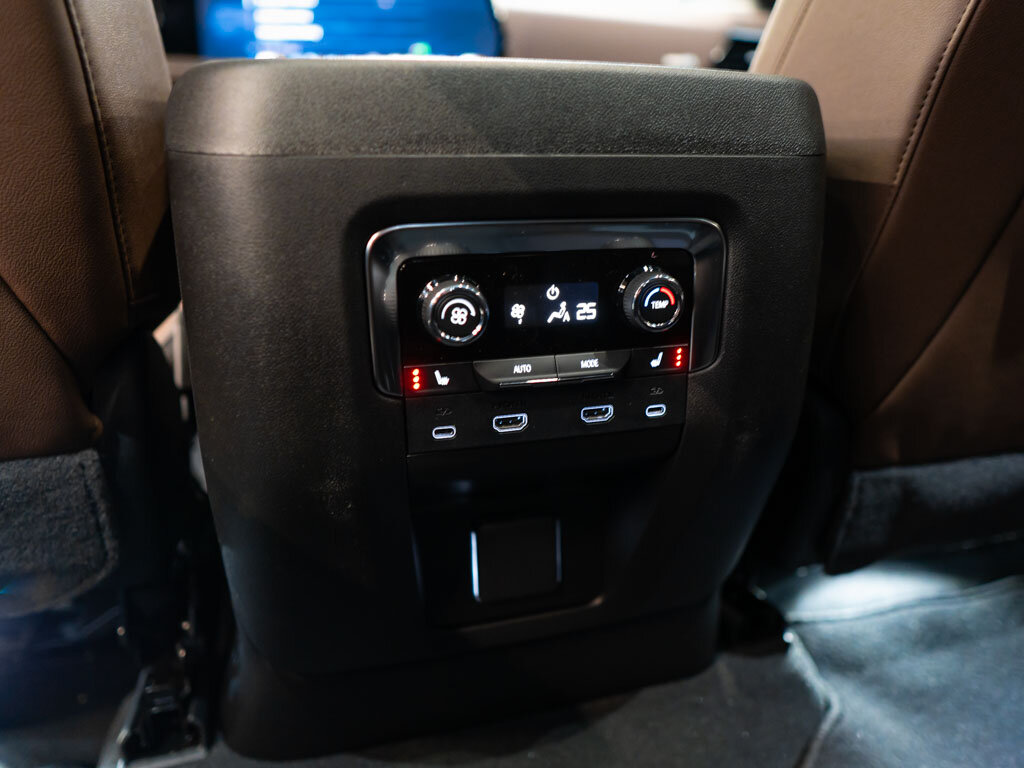 Chevrolet Suburban SUV / Terénní 6,2 l 313 kw