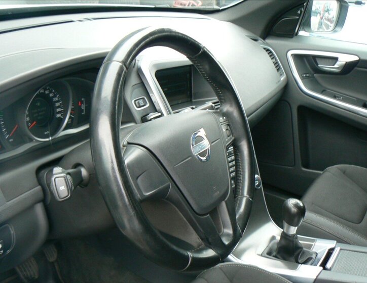 Volvo XC60 SUV 2,4 l 120 kw