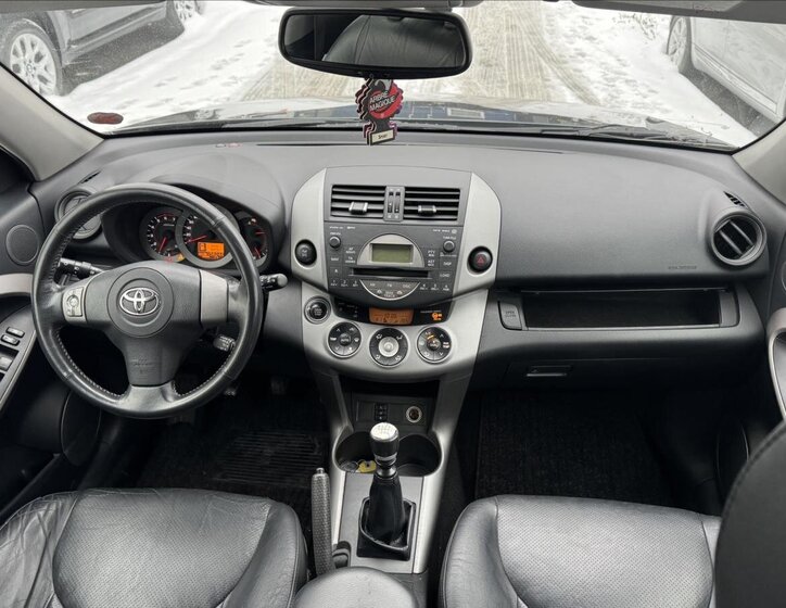 Toyota RAV4 SUV 2,2 l 100 kw