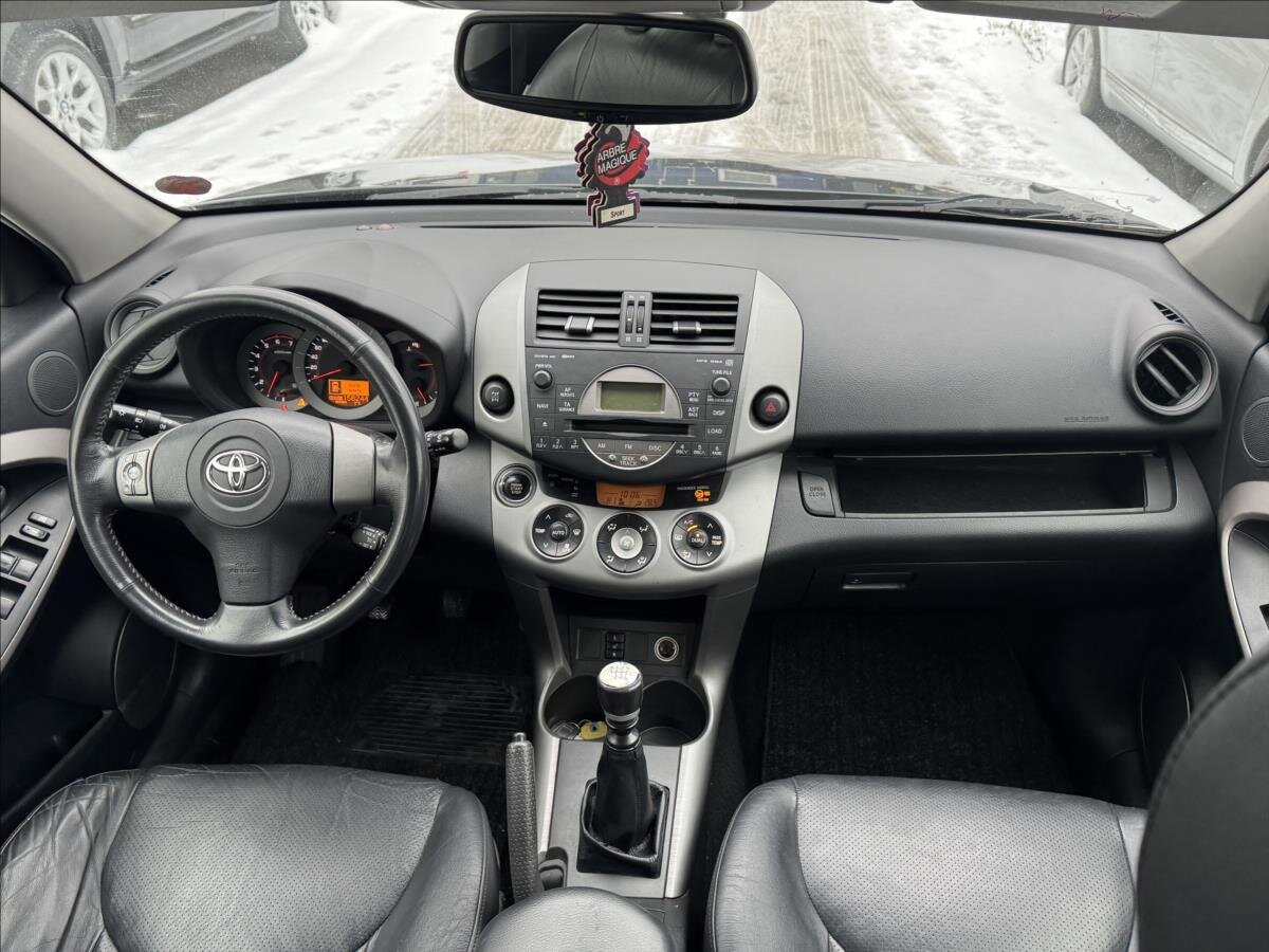 Toyota RAV4 SUV 2,2 l 100 kw