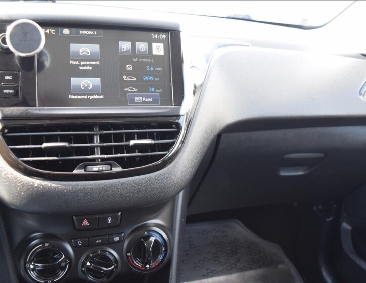 Peugeot 208 Hatchback 1,4 l 50 kw