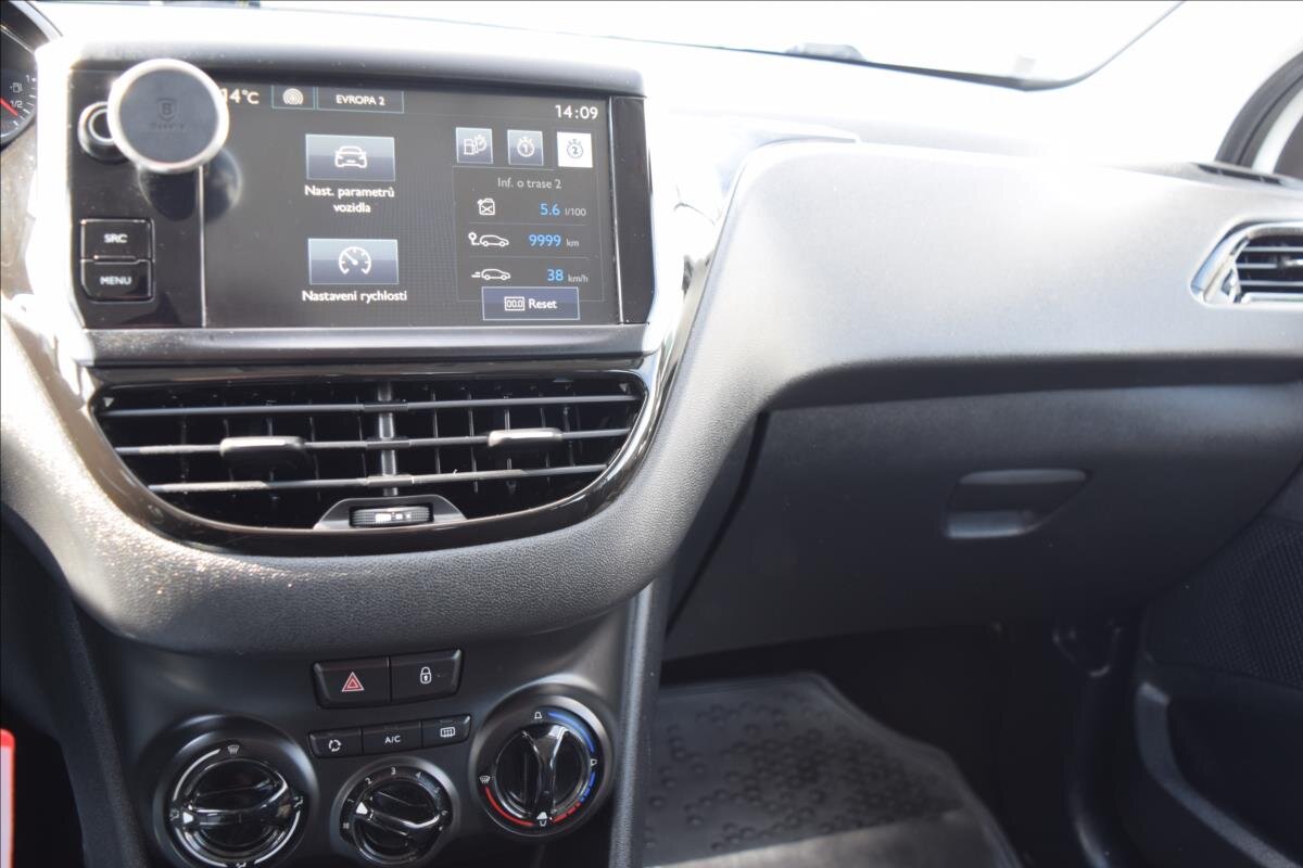 Peugeot 208 Hatchback 1,4 l 50 kw