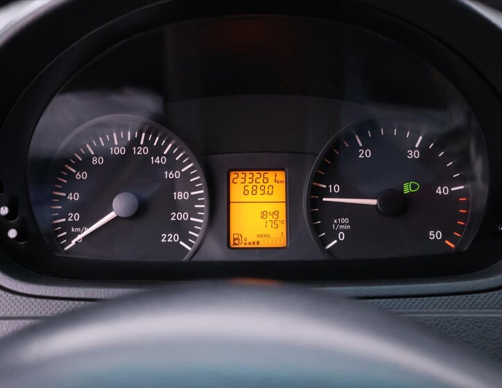 Mercedes-Benz Vito 13