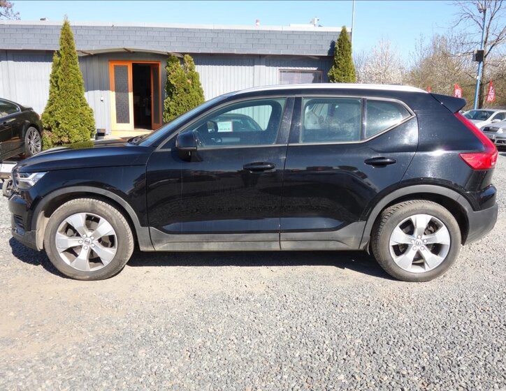 Volvo XC40 SUV / Terénní 2,0 l 140 kw