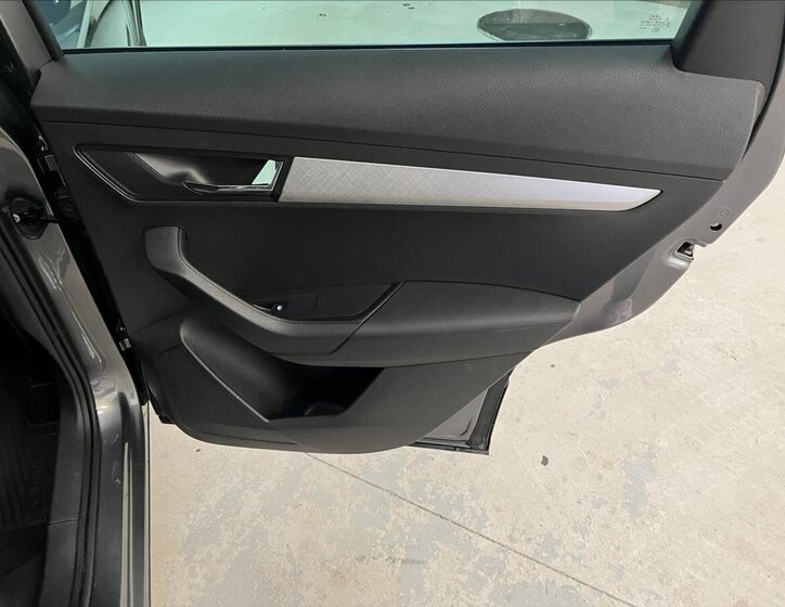 Škoda Karoq SUV 1,5 l 110 kw