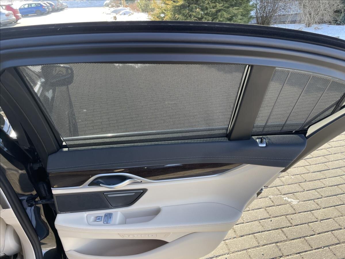BMW Řada 7 Sedan 3,0 l 210 kw