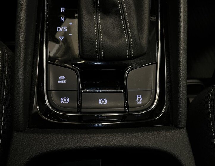 Škoda Karoq SUV 1,5 l 110 kw