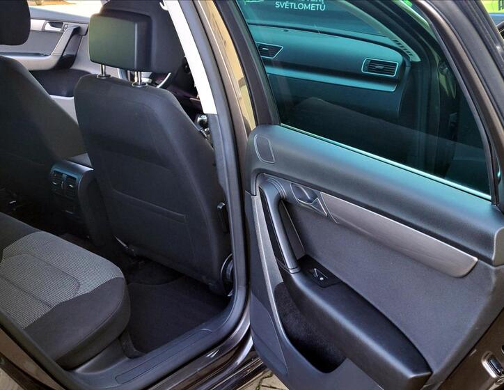 Volkswagen Passat 25