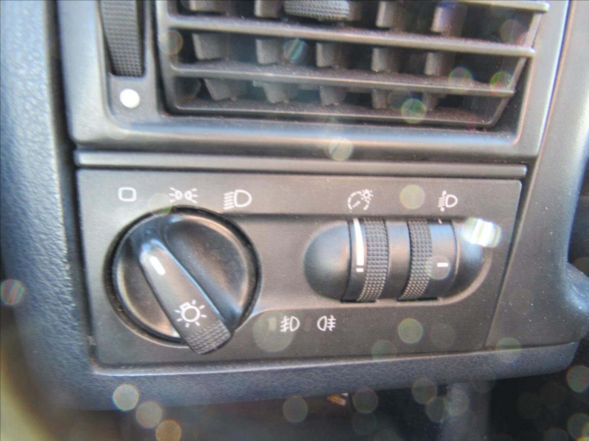 Volkswagen Caravelle Kombi 2,5 l 75 kw