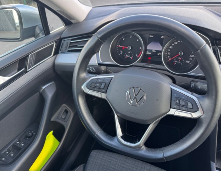 Volkswagen Passat 10