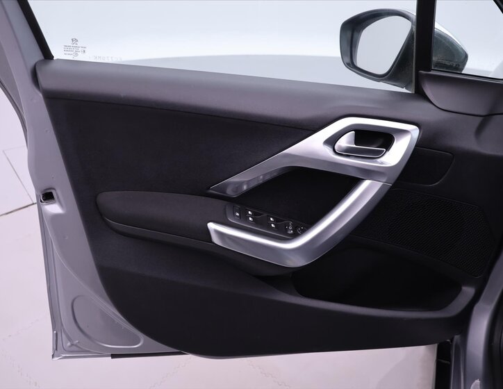 Peugeot 2008 SUV 1,2 l 81 kw