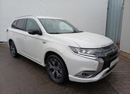 Mitsubishi Outlander Kombi 2,4 l 99 kw