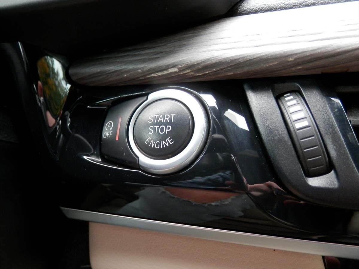 BMW X5 Kombi 3,0 l 190 kw