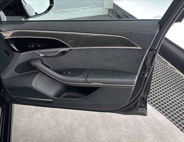 Audi A8 Sedan / Limuzína 3,0 l 210 kw