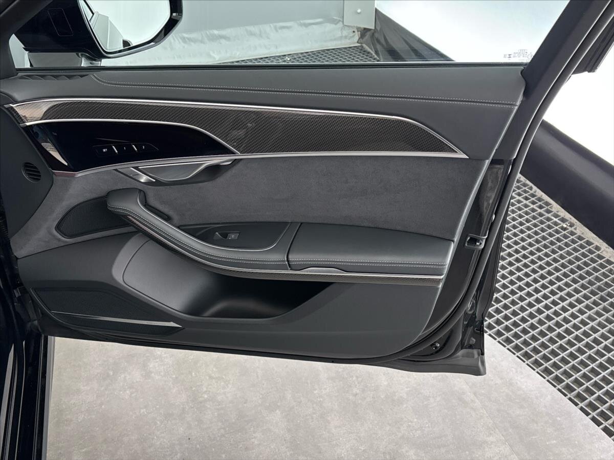 Audi A8 Sedan / Limuzína 3,0 l 210 kw