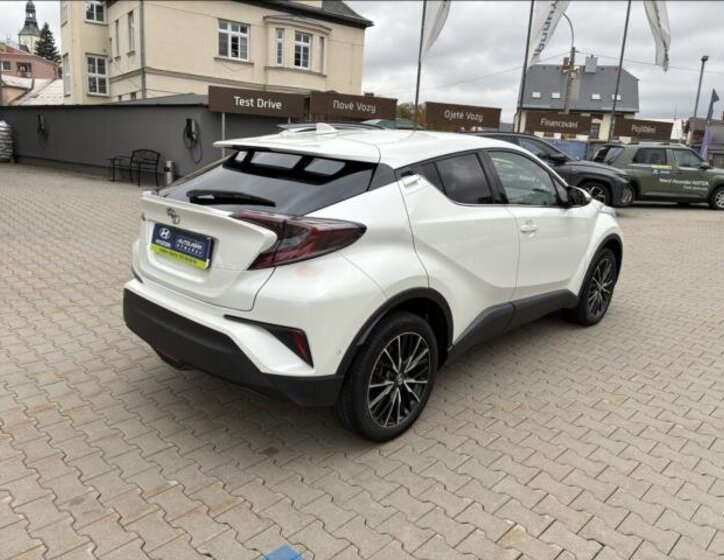 Toyota C-HR 7