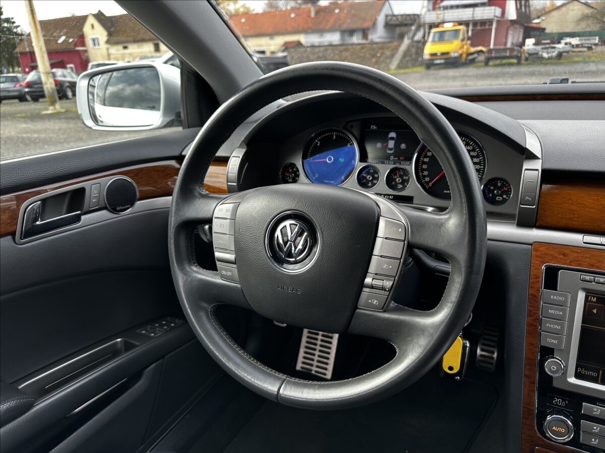 Volkswagen Phaeton Sedan / Limuzína 3,0 l 176 kw
