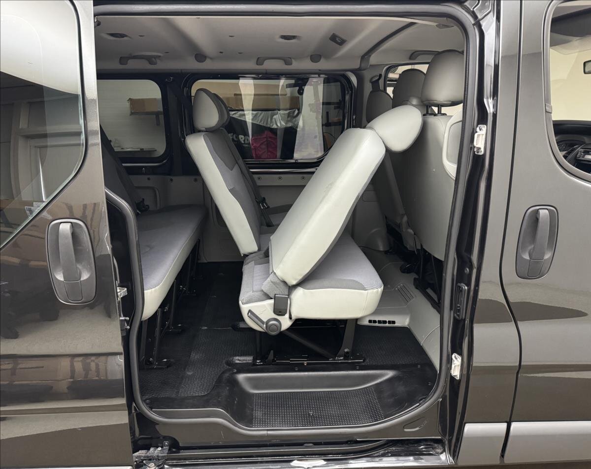 Opel Vivaro Kombi 2,5 l 107 kw