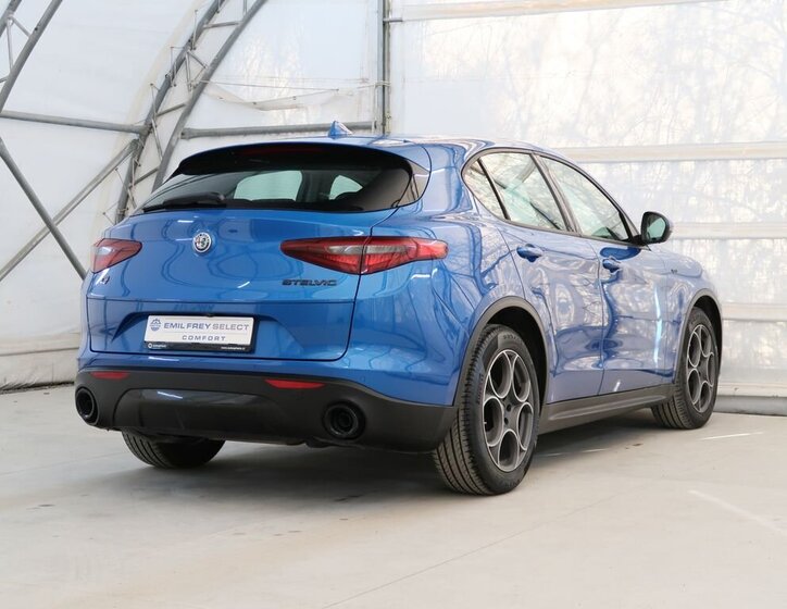 Alfa Romeo Stelvio 7