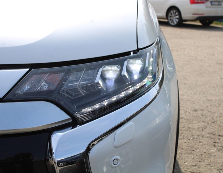 Mitsubishi Outlander SUV / Terénní 2,0 l 110 kw