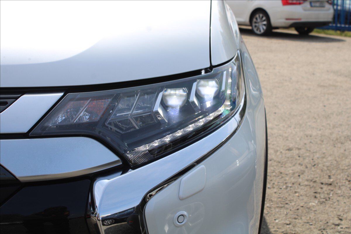 Mitsubishi Outlander SUV / Terénní 2,0 l 110 kw