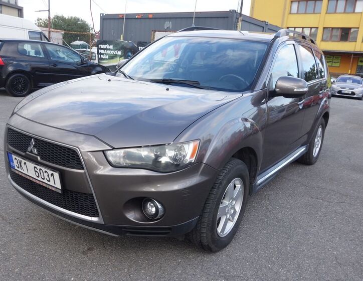 Mitsubishi Outlander 1