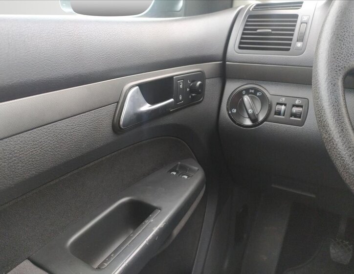 Volkswagen Touran Kombi 1,9 l 77 kw