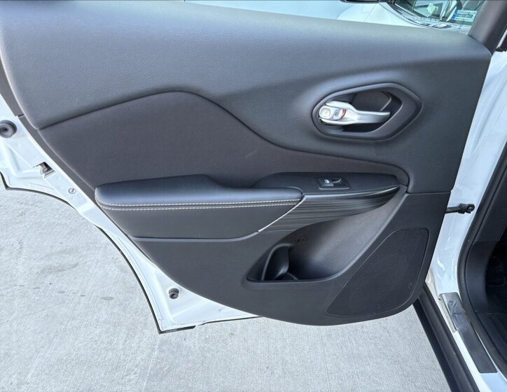 Jeep Cherokee SUV 2,0 l 103 kw