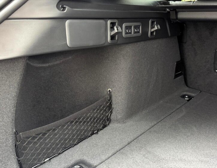 Land Rover Range Rover Velar SUV 2,0 l 150 kw