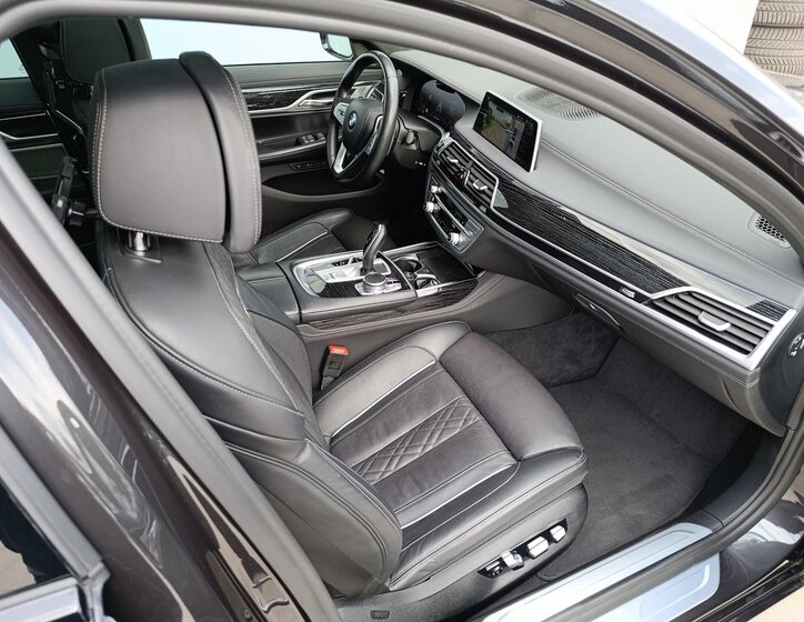 BMW Řada 7 Ostatní 3,0 l 250 kw