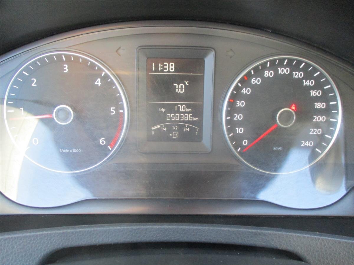 Volkswagen Transporter Kombi 2,0 l 84 kw