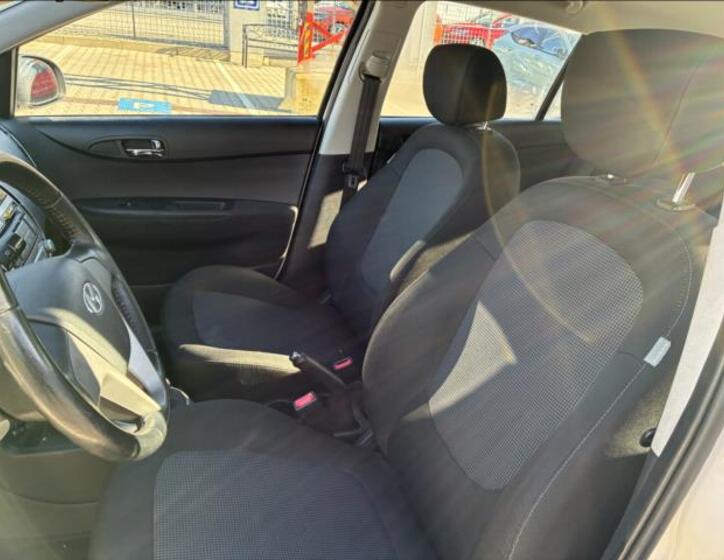 Hyundai i20 10