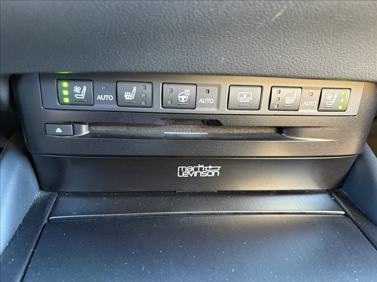 Lexus ES 300h Sedan / Limuzína 2,5 l 131 kw