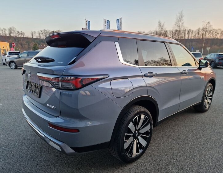 Mitsubishi Outlander SUV / Terénní 2,4 l 225 kw