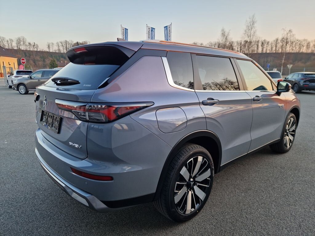 Mitsubishi Outlander SUV / Terénní 2,4 l 225 kw