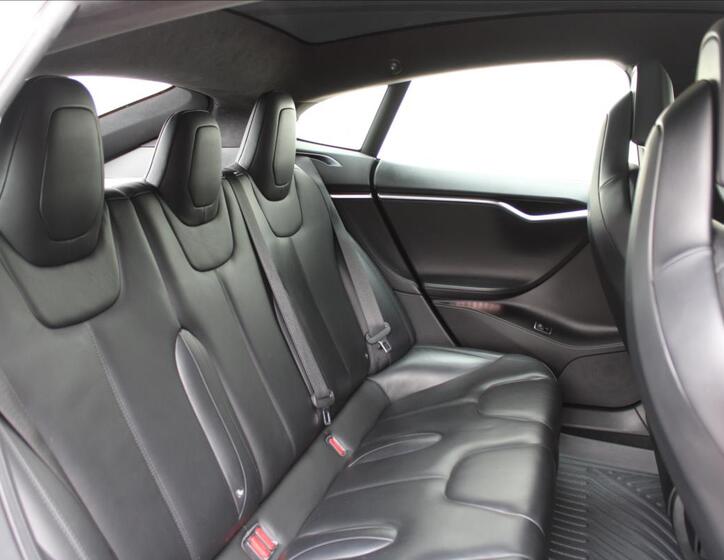 Tesla Model S 32