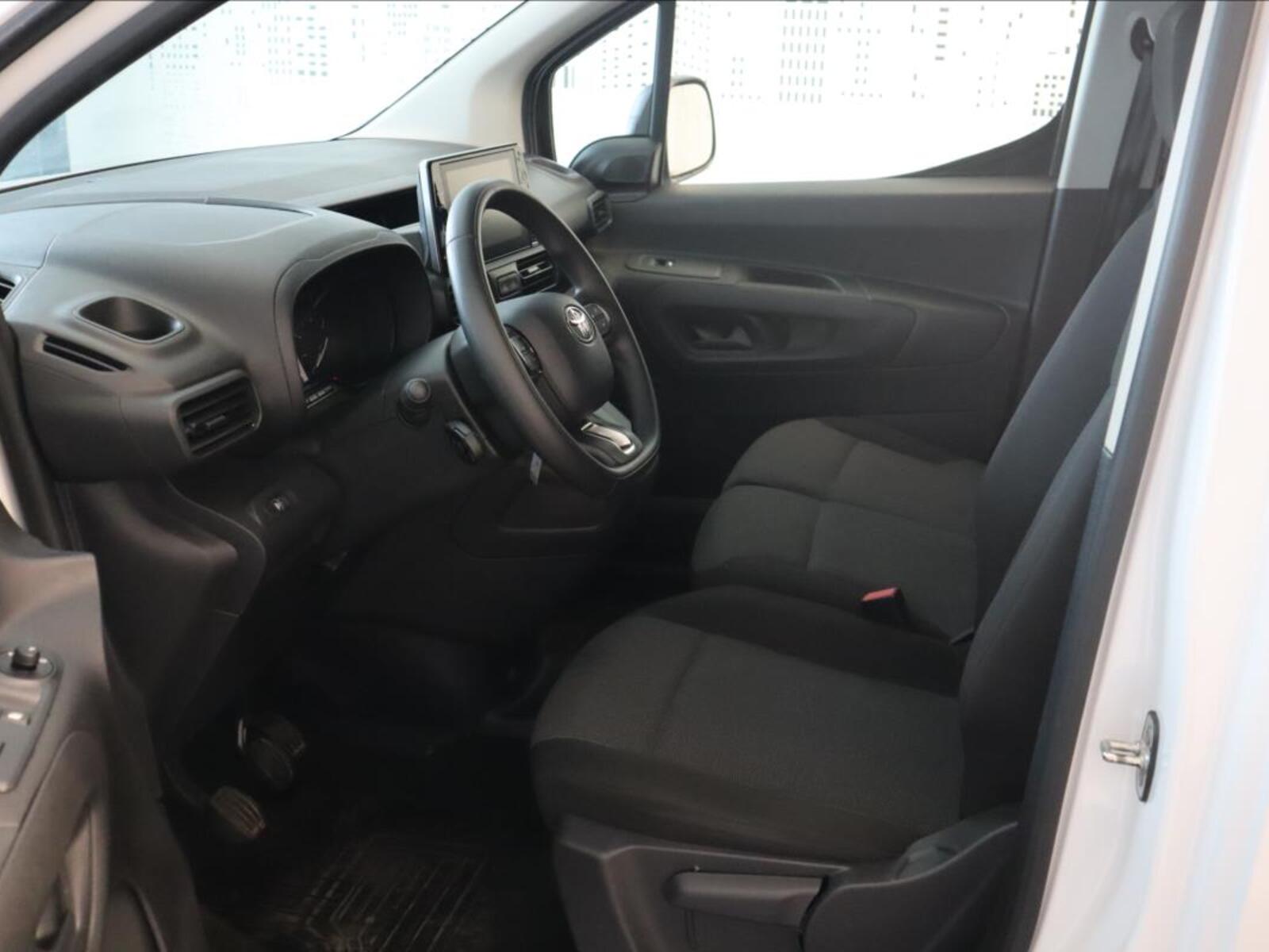 Toyota ProAce City 11