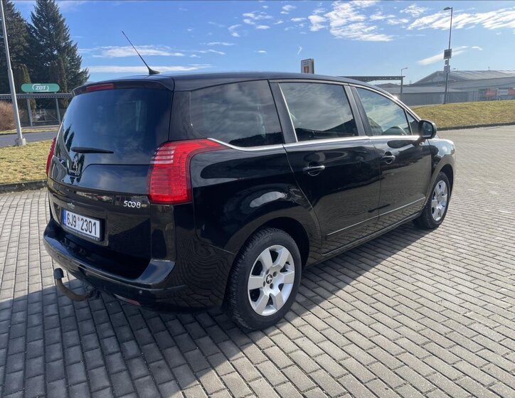 Peugeot 5008 4