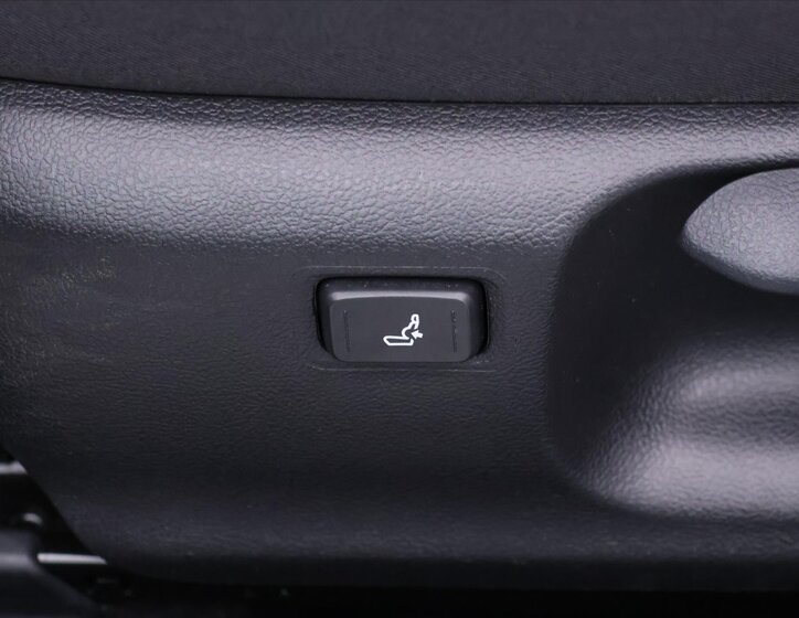 Toyota Corolla Sedan / Limuzína 1,5 l 92 kw