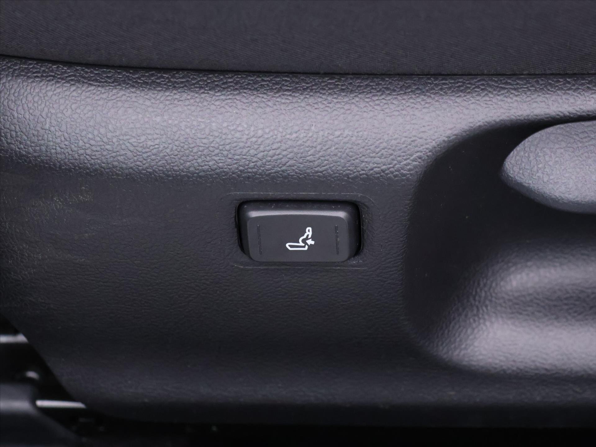 Toyota Corolla Sedan / Limuzína 1,5 l 92 kw