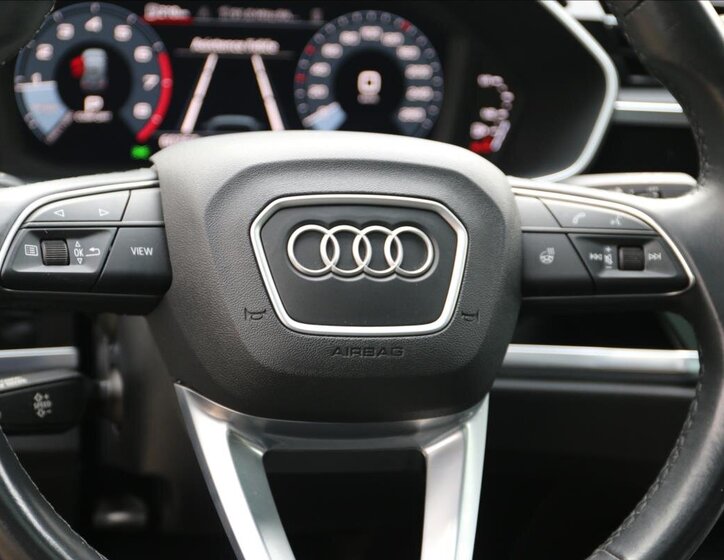 Audi Q3 SUV 2,3 l 137 kw