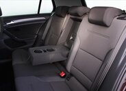 Volkswagen e-Golf 11