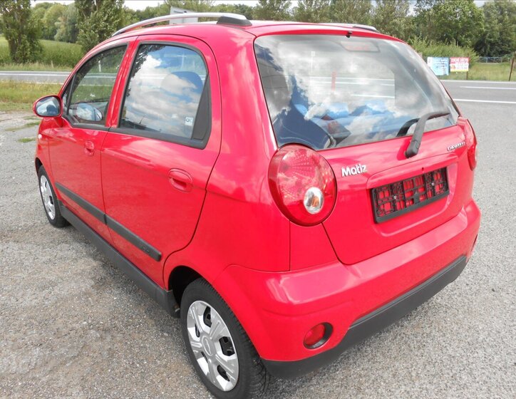 Chevrolet Spark Hatchback 995,0 49 kw