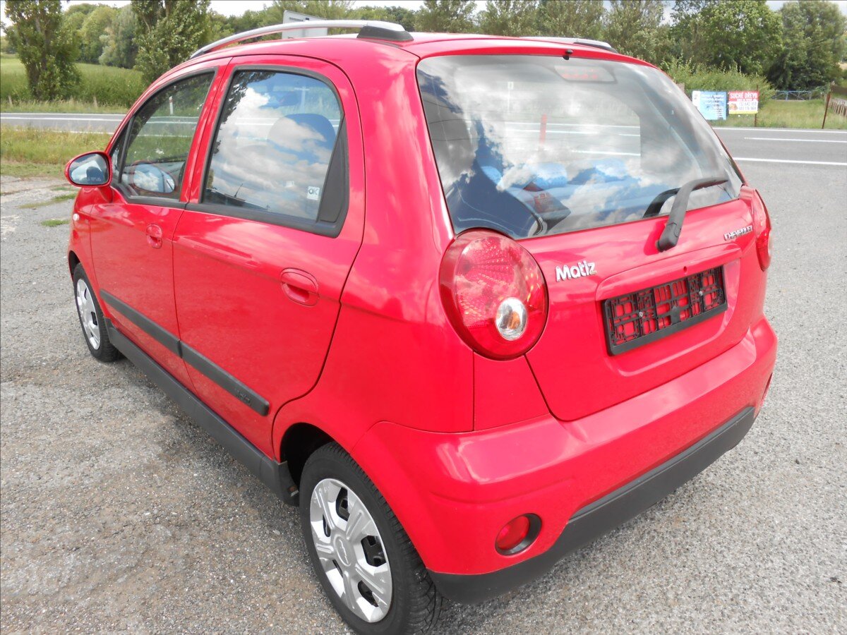 Chevrolet Spark Hatchback 995,0 49 kw